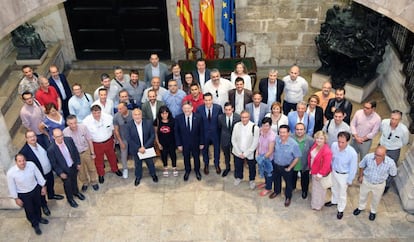 El jefe del Consell, en el centro, con los presidentes de las mancomunidades.