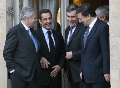 De izquierda a derecha, Jean-Claude Trichet, Nicolás Sarkozy, Gordon Brown y José Manuel Barroso, en una reciente reunión el Palacio del Eliseo.