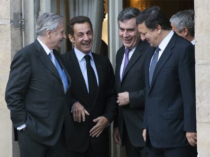 De izquierda a derecha, Jean-Claude Trichet, Nicolás Sarkozy, Gordon Brown y José Manuel Barroso, en una reciente reunión el Palacio del Eliseo.