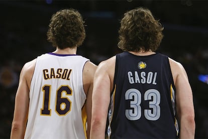 Los hermanos Gasol son actualmente dos pilares básicos en los Lkers y los Grizzlies respectivamente. Pau, que aterrizó en Memphis en 2001 y, desde entonces, se ha convertido en una de las grandes estrellas de la NBA. El pívot de Sant Boi es el mejor baloncestista de todos los tiempos, como lo atestigua su fichaje por los Lakers y los dos anillos (2009 y 2010) conquistados con la franquicia angelina. Marc, por su parte, ha explotado en su tercera temporada con los Grizzlies, con los que alcanzó unas históricas semifinales de la Conferencia Oeste.