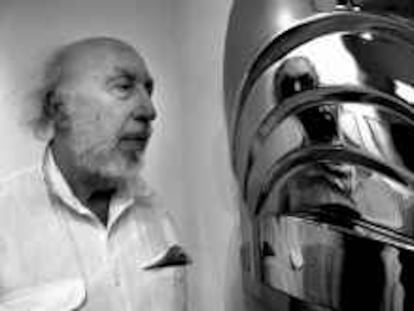 B-35402. Color. Richard Hamilton , pintor, en la galeria Eude. Foto: Consuelo Bautista.
