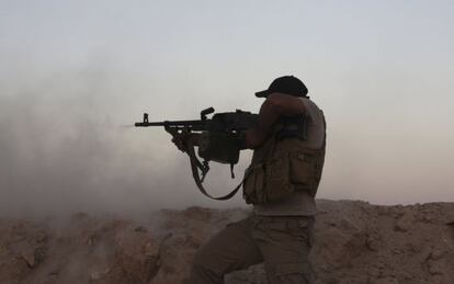 Un voluntario chií en combate contra extremistas del EI en Tikrit, Irak