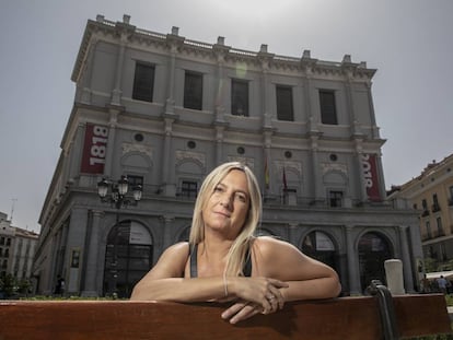 Cristina Alonso Presmanes, frente al Teatro Real de Madrid.