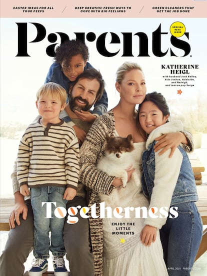 Katherine Heigl y su familia en la portada de la revista 'Parents'.