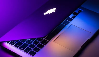 Apple no quiere más retrasos y podría mover parte de la producción del MacBook