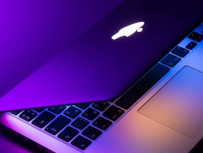 Apple no quiere más retrasos y podría mover parte de la producción del MacBook