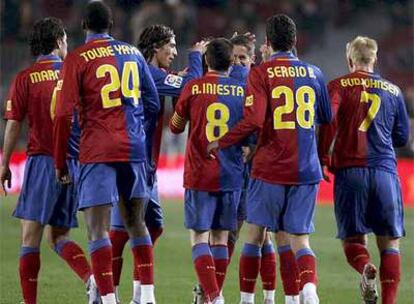 Los jugadores del Barcelona celebran el primer tanto ante el Atlético