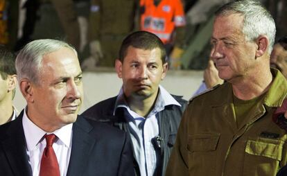 Benjamín Netanyahu y el general Benny Gantz, en Tel Aviv en 2012.