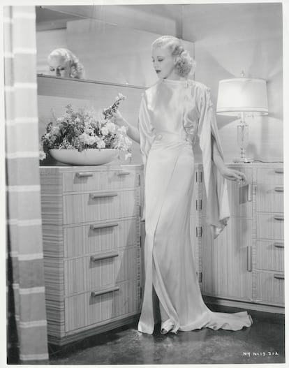 Ginger Rogers, envuelta en satén.