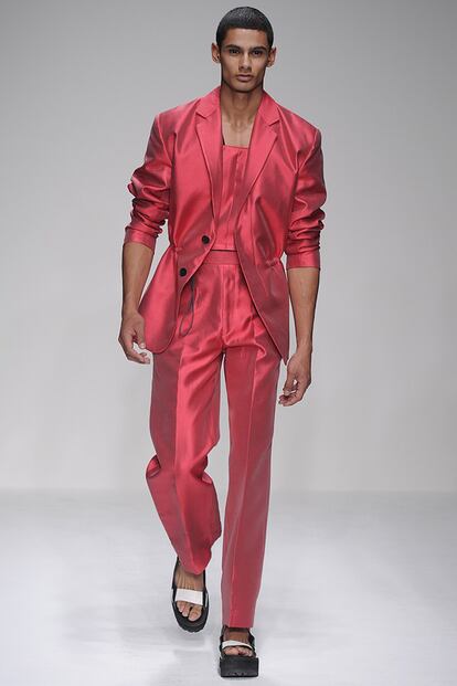 Aires de Haider Ackerman en el desfile de Xander Zhou.