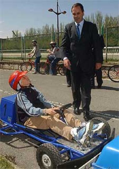 Jos Antonio Alonso, durante su visita al Parque Infantil de Trfico de Len.