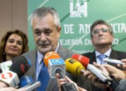 José Antonio Griñán y Luis Pizarro en marzo pasado junto a Maria Jesús Montero.