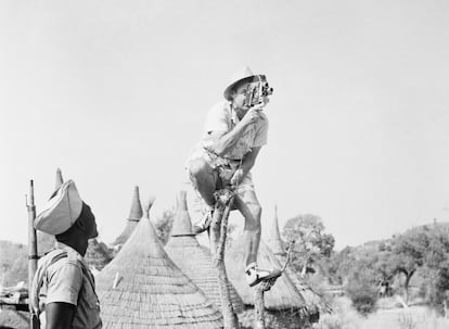 El antropólogo Paul Hinderling, investigador del Museo de las Culturas de Basilea, acompañó a René Gardi en su primera expedición preparada a las montañas de Mandala. 