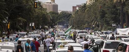 Protesta de taxistas contra las licencias VTC, en Málaga. 