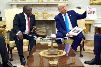 Donald Trump se reúne con el presidente sudafricano Cyril Ramaphosa en la Oficina Oval de la Casa Blanca, el miércoles 21 de mayo de 2025, en Washington. 
