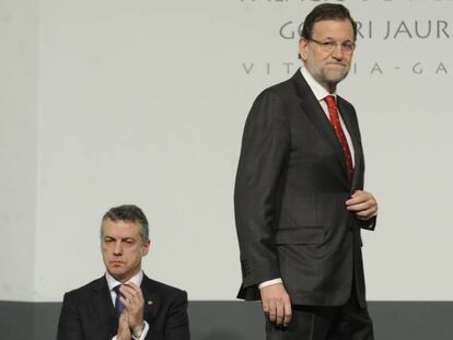 &Iacute;&ntilde;igo Urkullu y Mariano Rajoy en un acto sobre la memoria de las v&iacute;ctimas de ETA en Vitoria