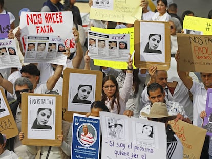 Familiares y amigos de las cuatro personas desaparecidas, se manifiestan para exigir su localización, en Guadalajara, el pasado 2 de enero.