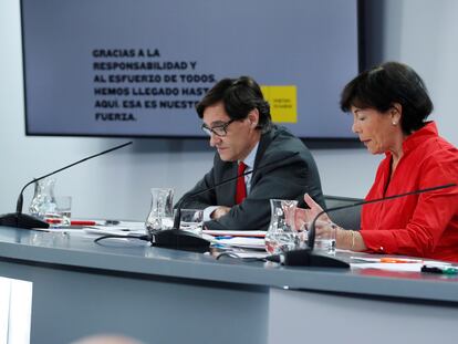 El ministro de Educación, Salvador Illa, y la ministra de Educación, Isabel Celaá, tras la conferencia sectorial mixta con las comunidades.