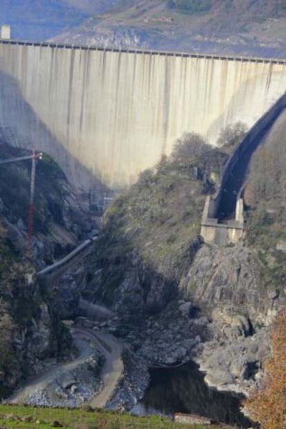 Estado que presentaban este s&aacute;bado las obras en el embalse de Belesar. 