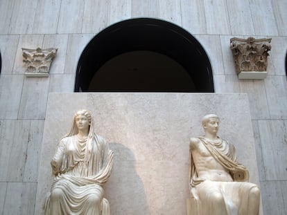 Esculturas de Livia Drusila y su hijo Tiberio, en el Museo Arqueológico Nacional de Madrid.