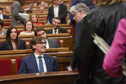 El presidente de la Generalitat de Catalunya, Salvador Illa, durante el pleno del Parlament.