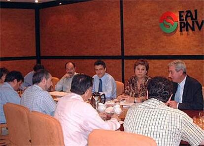 Reunión de representantes de PNV y EA en Bilbao.