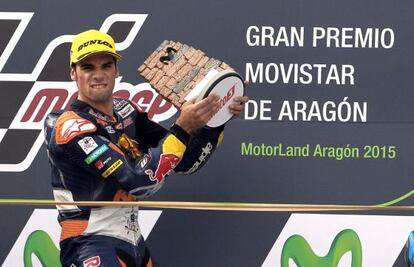 Oliveira celebra su victoria en Alcañiz.