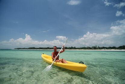 Excursión en canoa en Turtle Bay, en Watamu (Kenia).