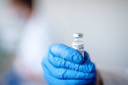 Imagen de la vacuna contra la covid BNT162, que está siendo desarrollada por Pfizer y BioNTech.