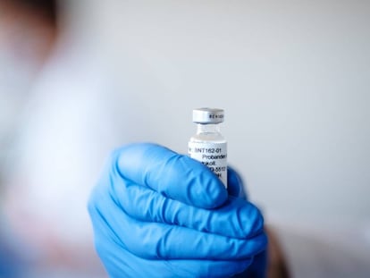 Imagen de la vacuna contra la covid BNT162, que está siendo desarrollada por Pfizer y BioNTech.