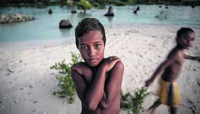 Un niño del archipiélago Kiribati, en el Pacífico, uno de los más amenazados por la subida del nivel del mar.