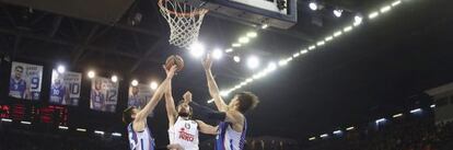 Llull lanza ante Saric.