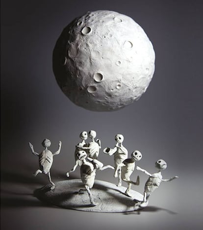 Una il·lustració-figureta de 'Los huesos cantores', de Shaun Tan.