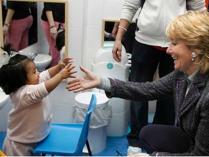 Esperanza Aguirre inaugura una escuela infantil