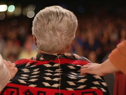 La cantante Chavela Vargas, de espaldas.