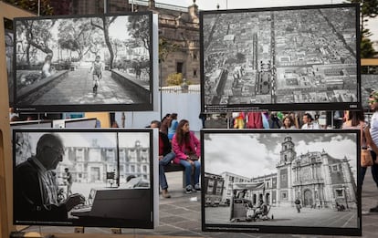 Al aire libre, junto al Templo Mayor, la exposición 'Retratos de lo Público: plazas, parques, jardines y calles del Centro Histórico de CDMX' homenajea al corazón de la capital: casi 10 kilómetros cuadrados donde caben 1.800 inmuebles protegidos, 48 museos y 56 bibliotecas. Son 90 fotos aéreas de entre los treinta y los ochenta que dialogan con fotografías contemporáneas. La muestra, organizada por la Autoridad del Centro Histórica y la Fundación ICA, se podrá visitar hasta el 31 de diciembre.