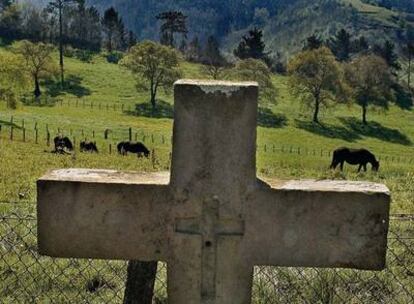 Camino norte de Santiago: cru8z en las cercanías de Orio (Guipúzcoa).