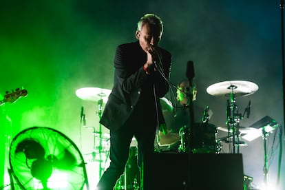 Jim Reid, de The Jesus and Mary Chain, durante el concierto en el festival Tomavistas de Madrid en mayo de 2024.