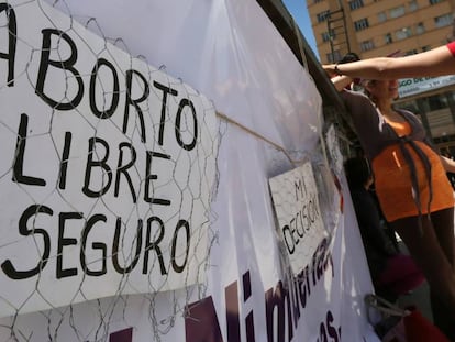 Ativistas favoráveis à despenalização do aborto em La Paz