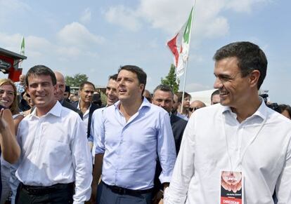 Manuel Valls, Matteo Renzi y Pedro Sánchez, en Bolonia.