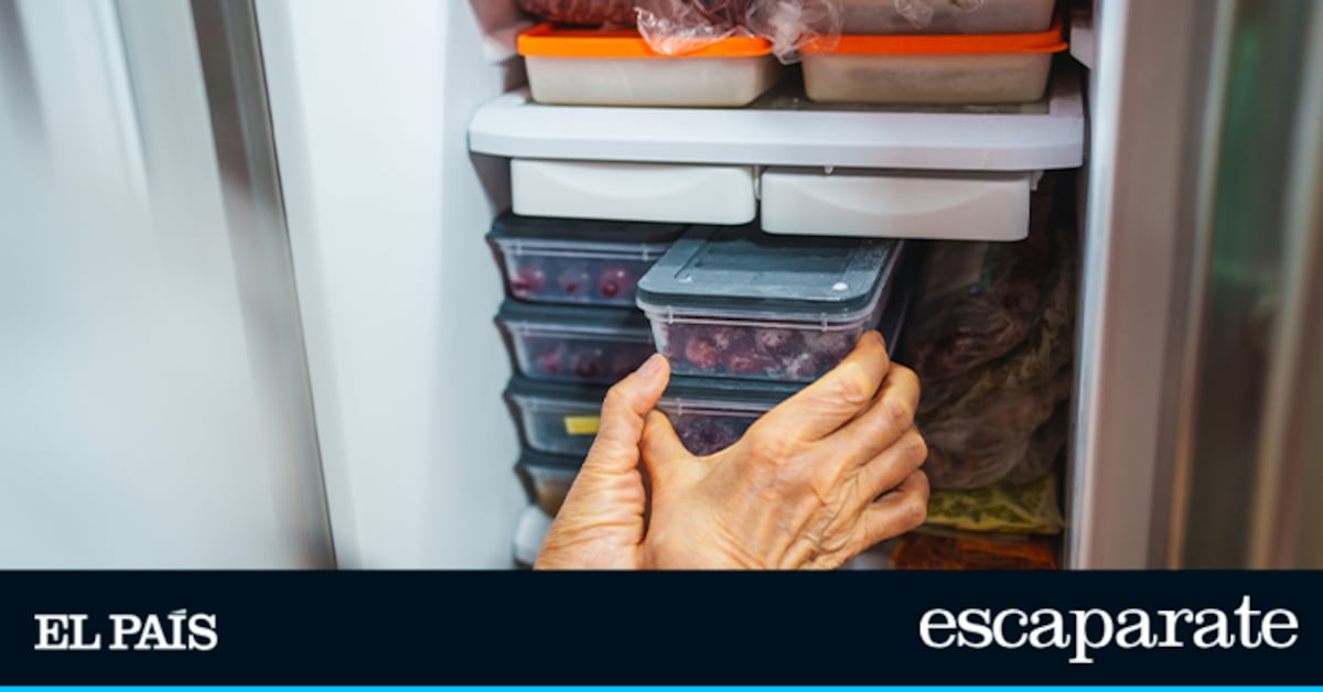 Ahorra espacio y gana almacenamiento al mismo tiempo: así es el pequeño congelador vertical más vendido del momento