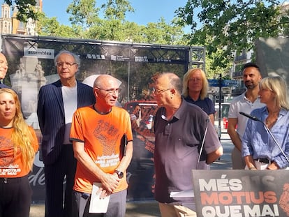 Lluís Llach y Xavier Antich conversan antes de la presentación de la manifestación de la Diada 2025, este jueves por la mañana.
