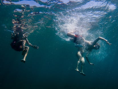 'Buscando el tesoro en la playa del Mar Menuda'. Tossa de Mar (Girona),3 de julio de 2021.   