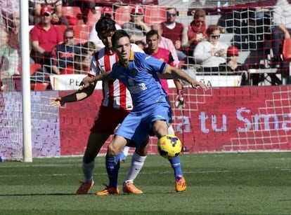 Sarabia intenta controlar ante T&eacute;bar.