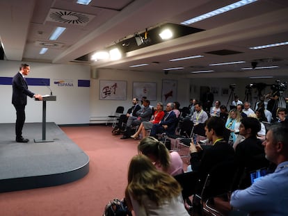 El presidente del Gobierno, Pedro Sánchez, en la comparecencia ante los medios de comunicación después de la cumbre europea en Bruselas, este viernes.