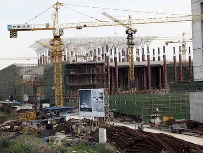 Construcci&oacute;n de la Gran Mezquita de Argel, el pasado 20 de enero, a cargo de la compa&ntilde;&iacute;a China State Construction Engineering Corporation (CSCEC), una de las dos empresas chinas contratadas para edificar el mayor puerto de Argelia.
  