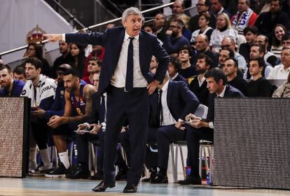 Pesic da instrucciones durante el Madrid-Barça.