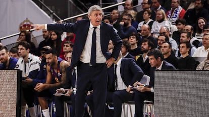 Pesic da instrucciones durante el Madrid-Barça.