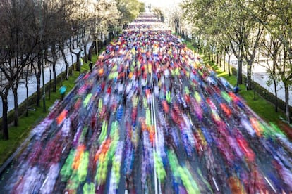 Vista general de los participantes de la maratón de Madrid.