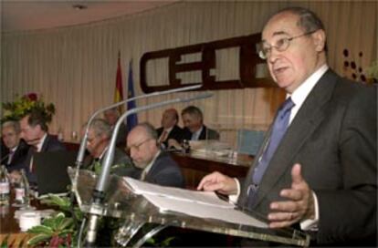 José María Cuevas, pronuncia unas palabras durante su reelección